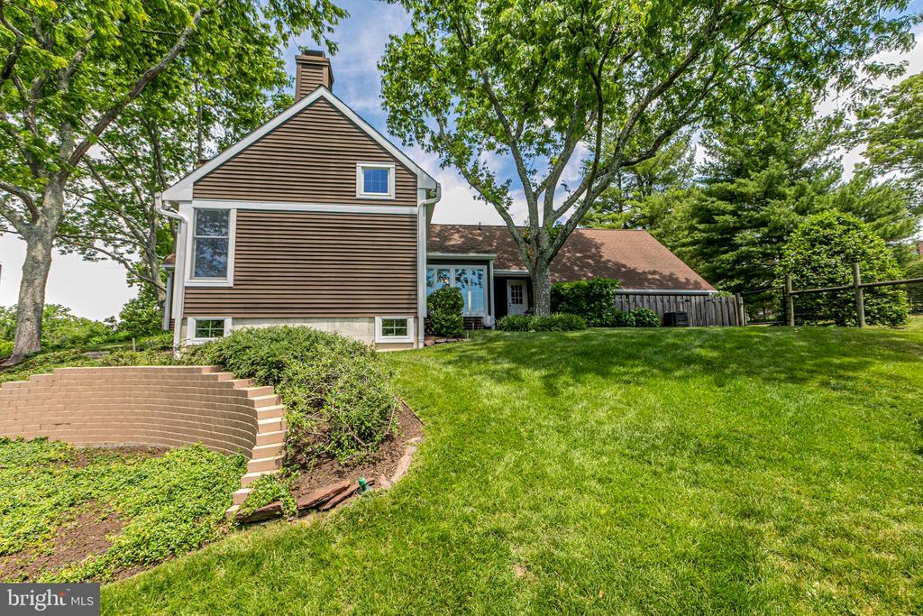 48 GLEN DRIVE