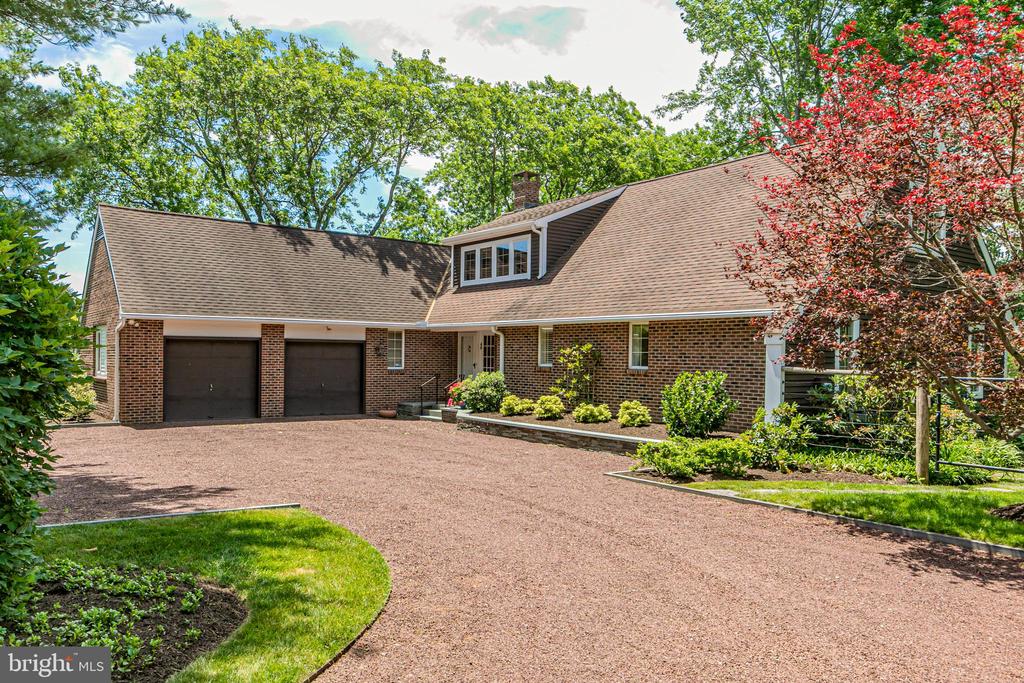 48 GLEN DRIVE