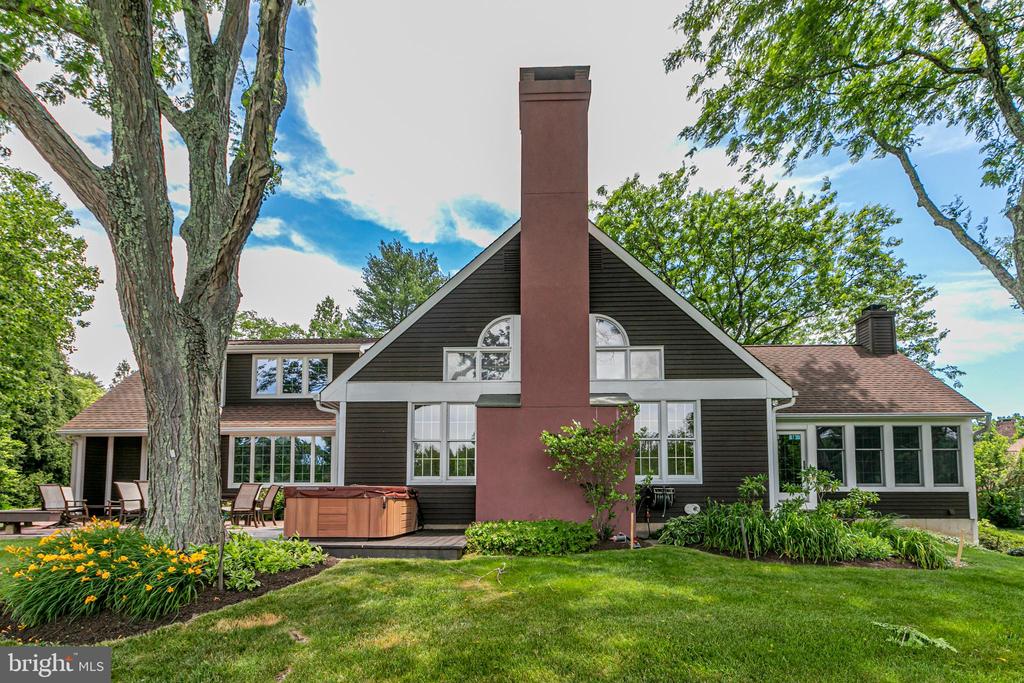 48 GLEN DRIVE