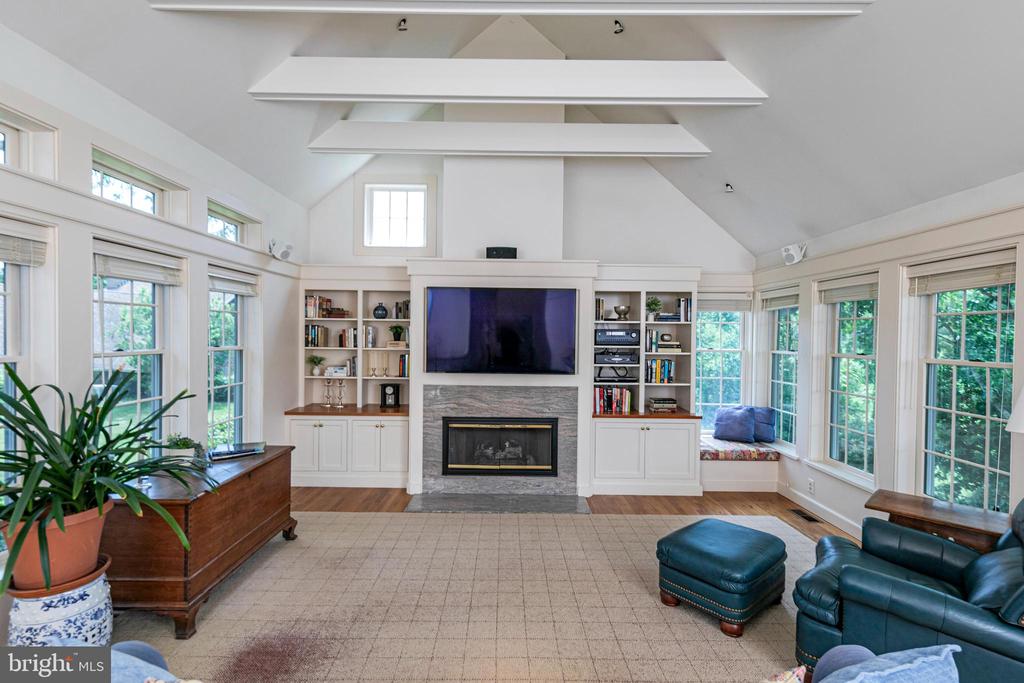 48 GLEN DRIVE