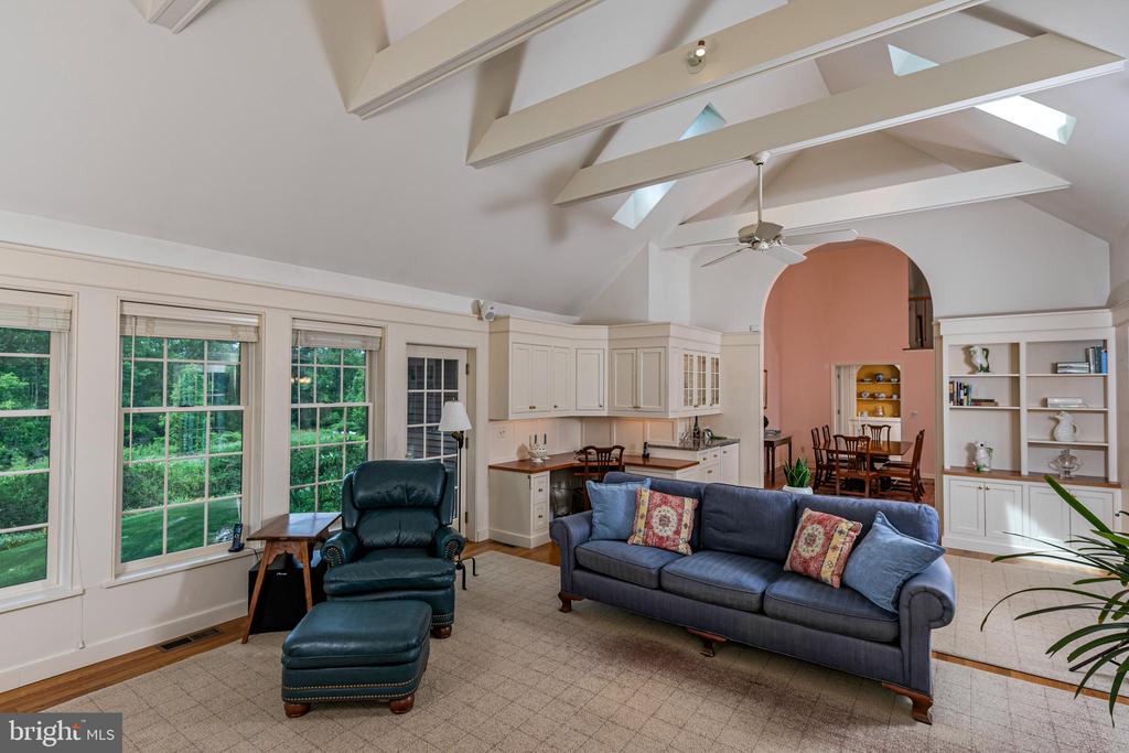 48 GLEN DRIVE