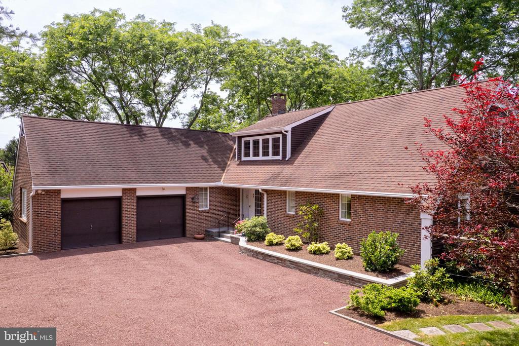 48 GLEN DRIVE