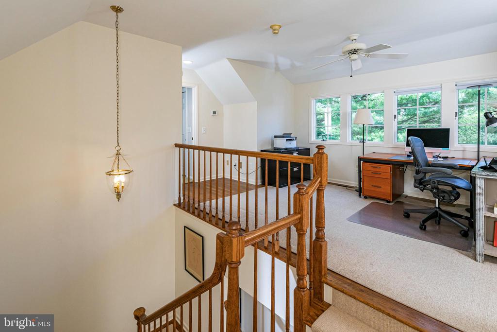 48 GLEN DRIVE
