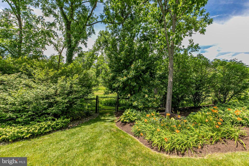 48 GLEN DRIVE