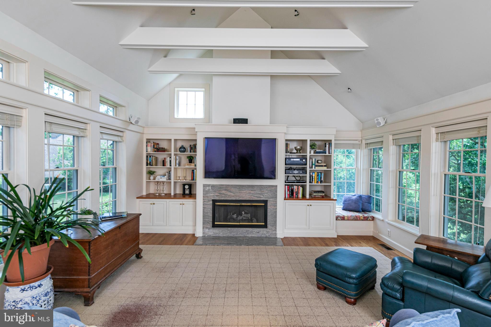 48 GLEN DRIVE