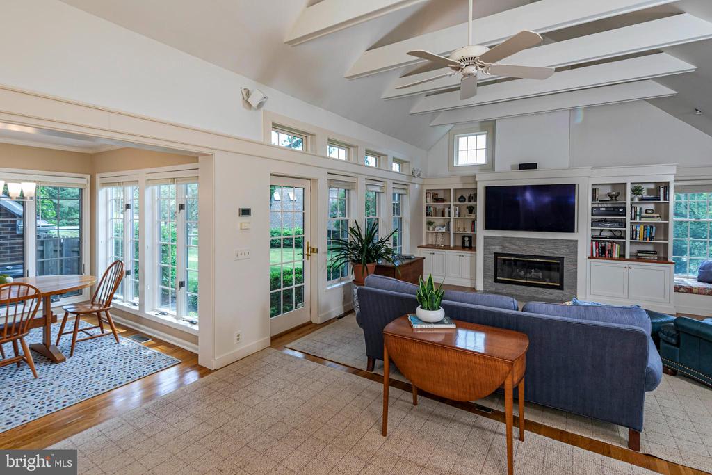 48 GLEN DRIVE