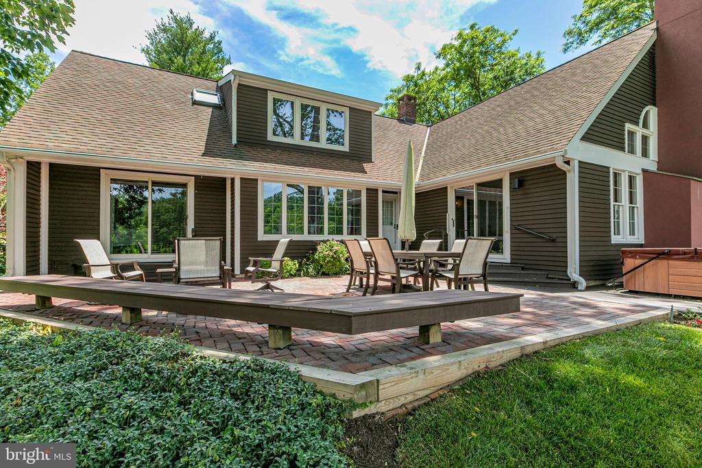 48 GLEN DRIVE
