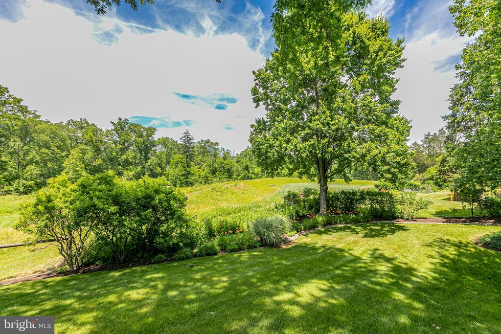 48 GLEN DRIVE