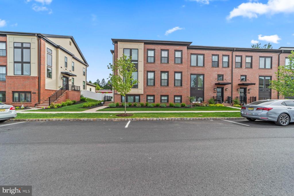 47 E Hartwick