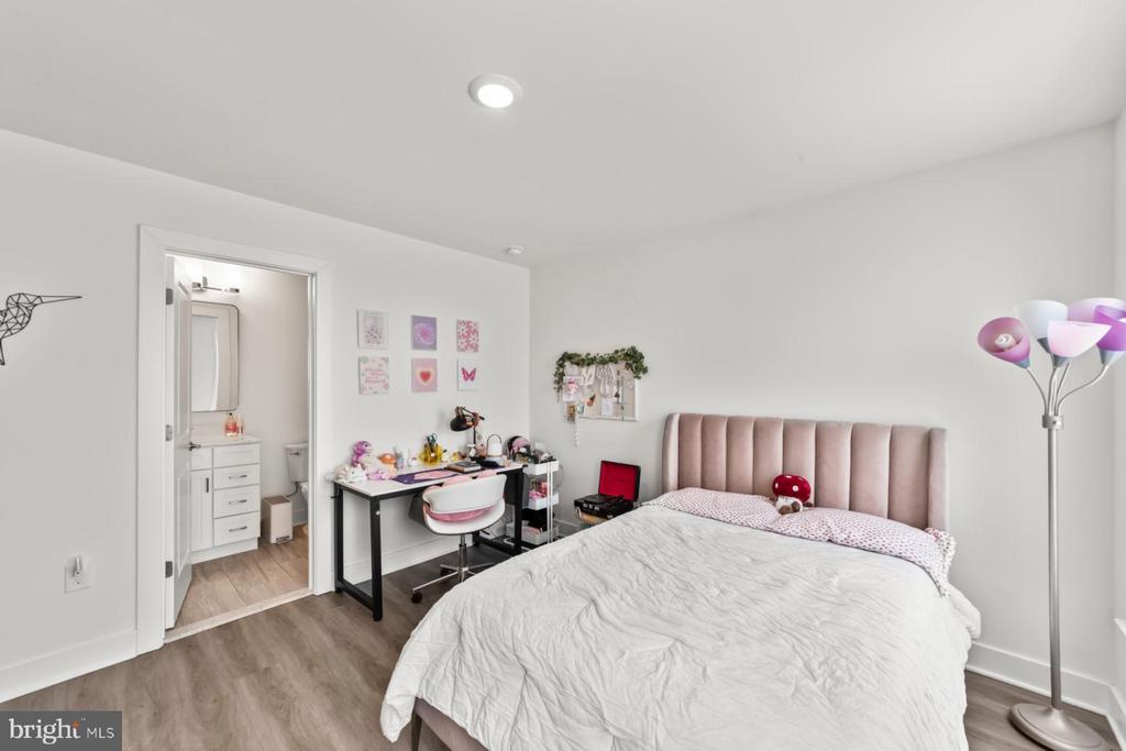 47 E Hartwick