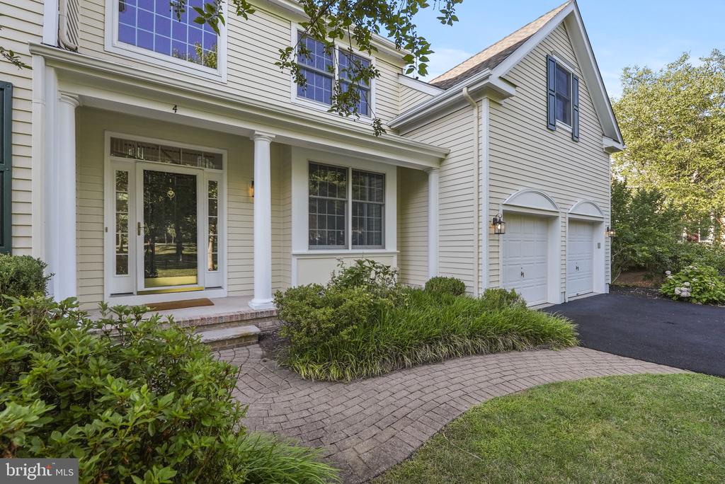 4 Princeville Ct