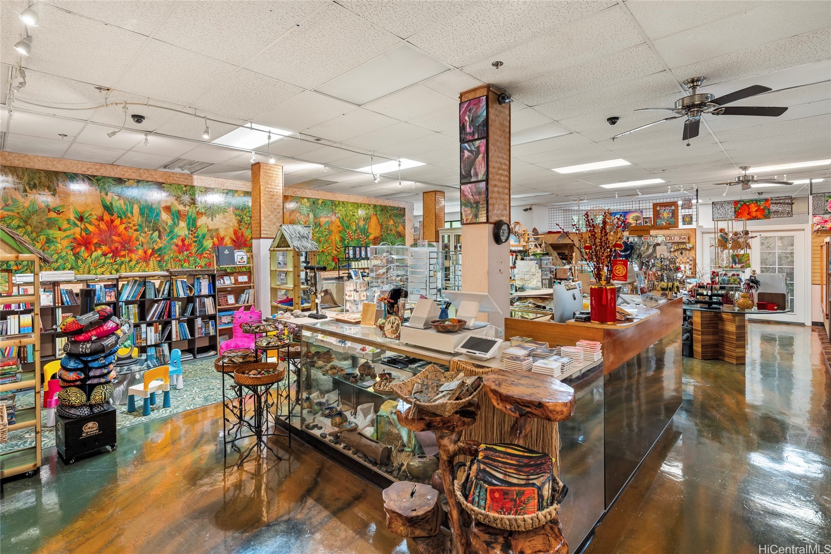 3737 Manoa Road