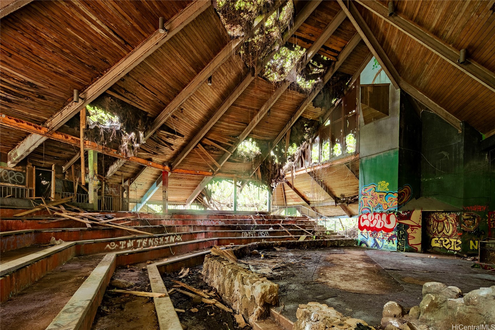 3737 Manoa Road