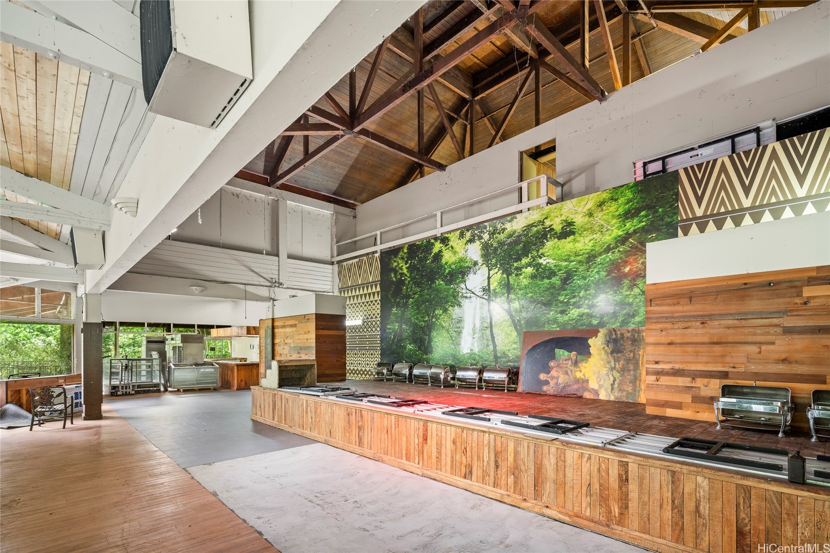 3737 Manoa Road
