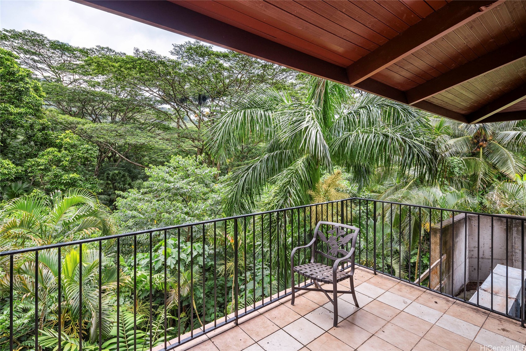 3737 Manoa Road
