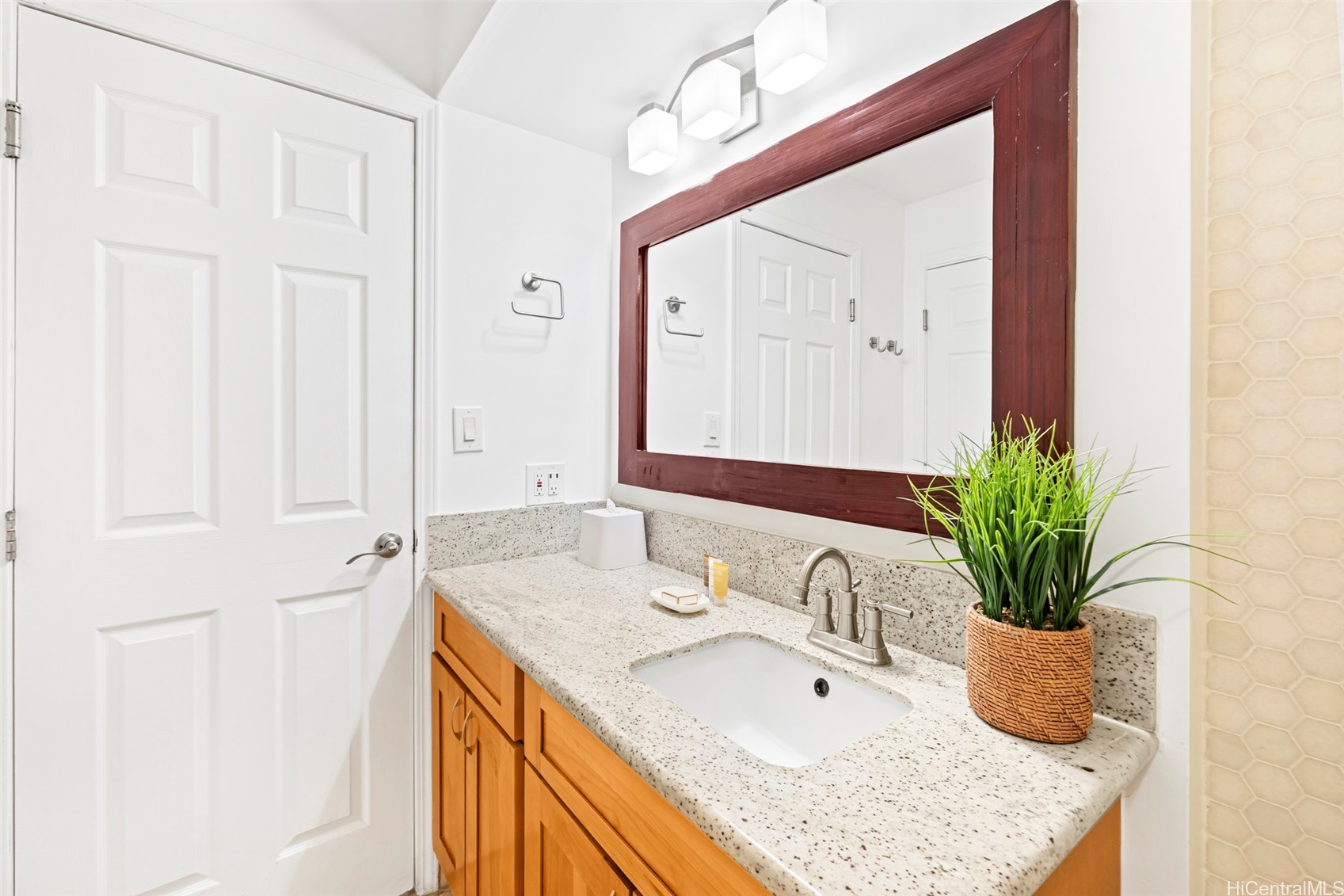 201 Ohua Avenue I-3204