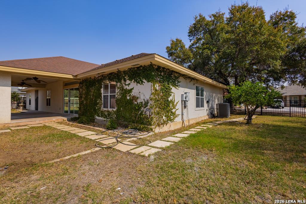 945 Vista Hermosa Drive