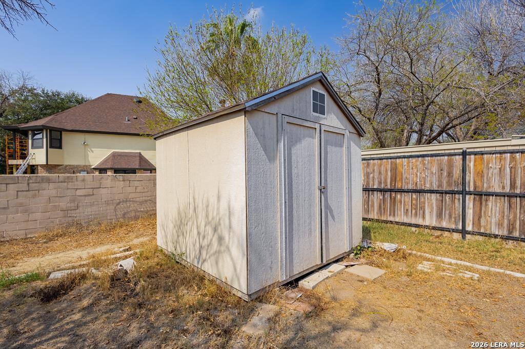 945 Vista Hermosa Drive