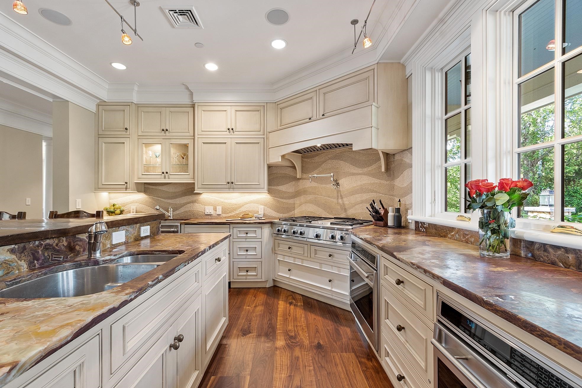 30 Leopard's Leap Road