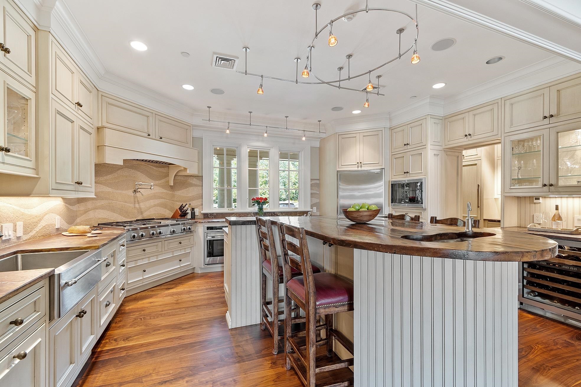 30 Leopard's Leap Road