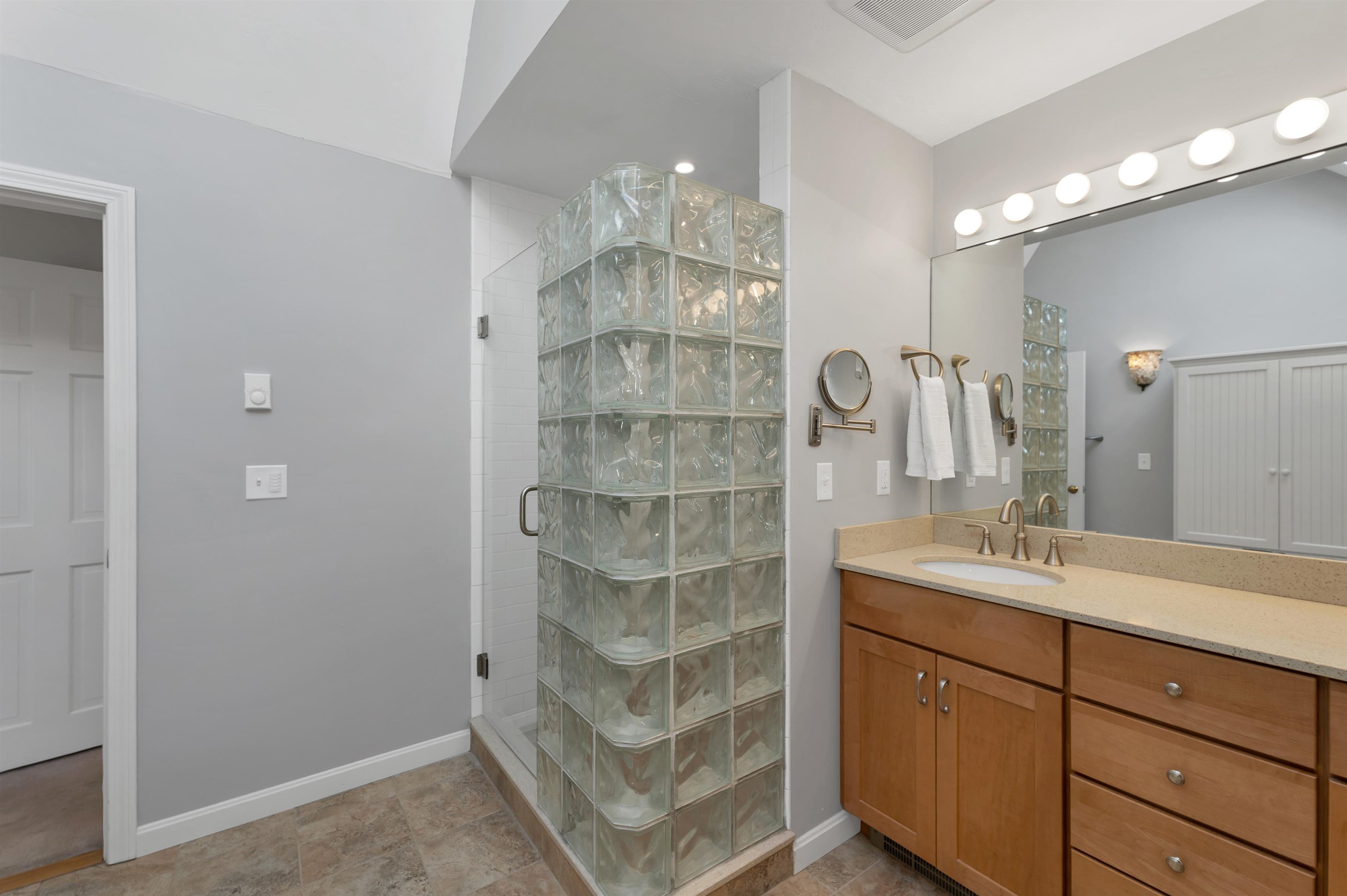 7 Windermere Road Unit: B