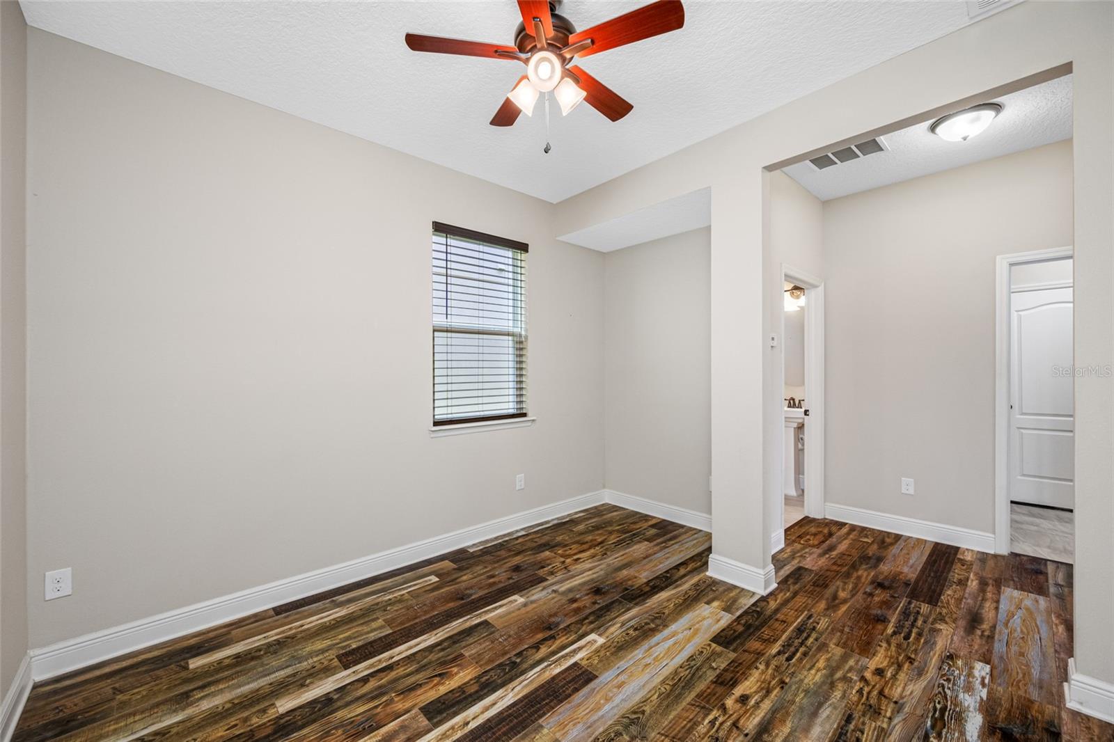 4943 GRAND OAK CIR