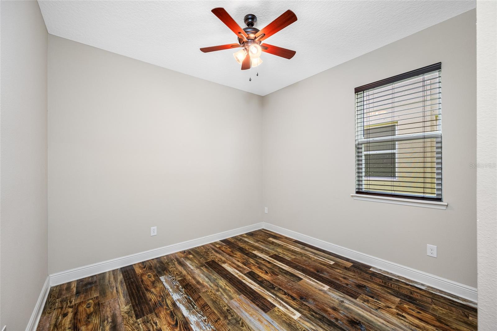 4943 GRAND OAK CIR