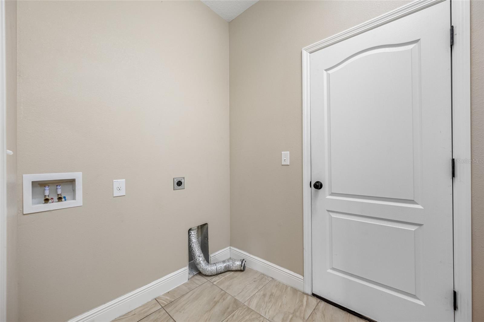 4943 GRAND OAK CIR