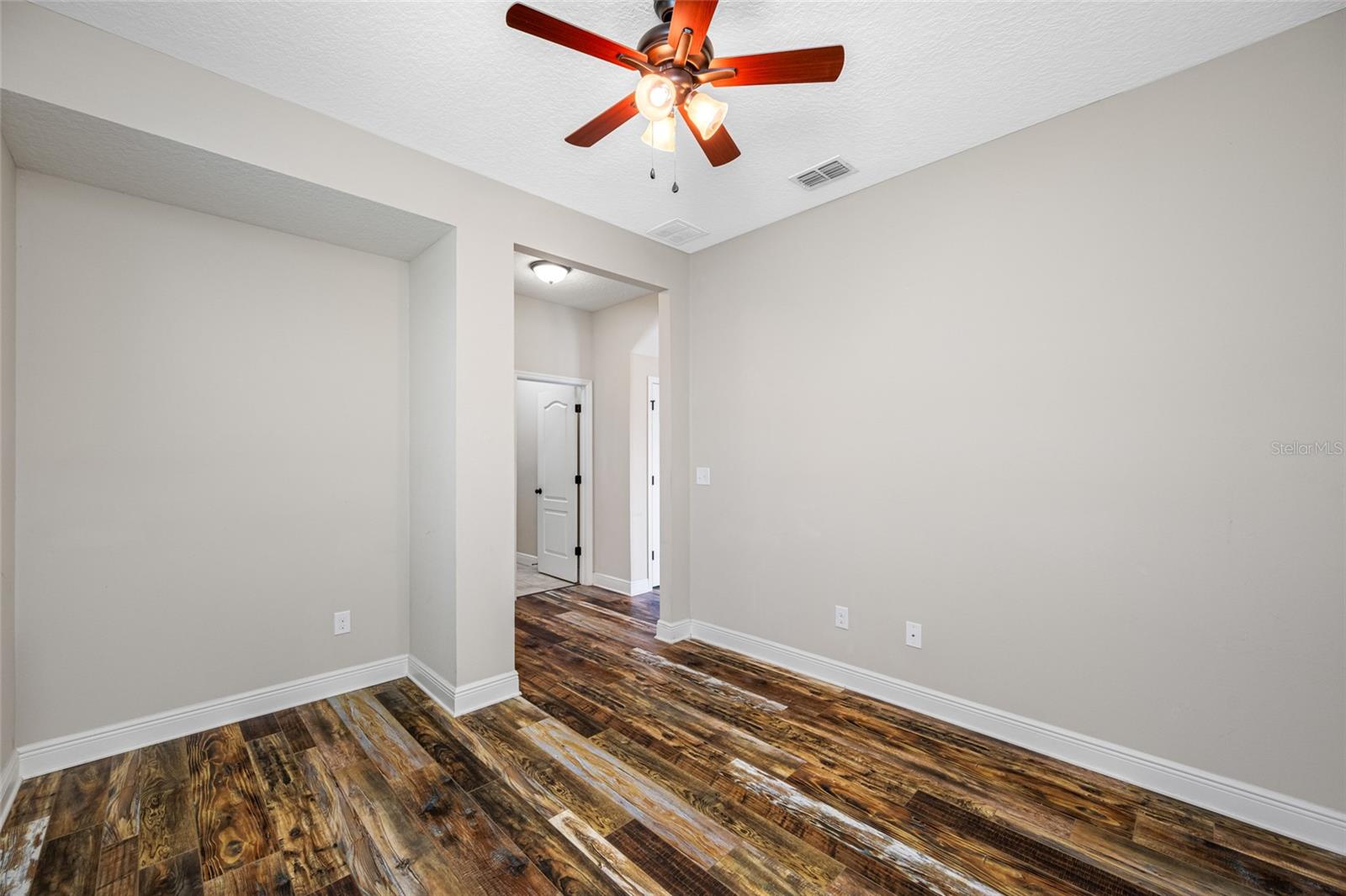 4943 GRAND OAK CIR