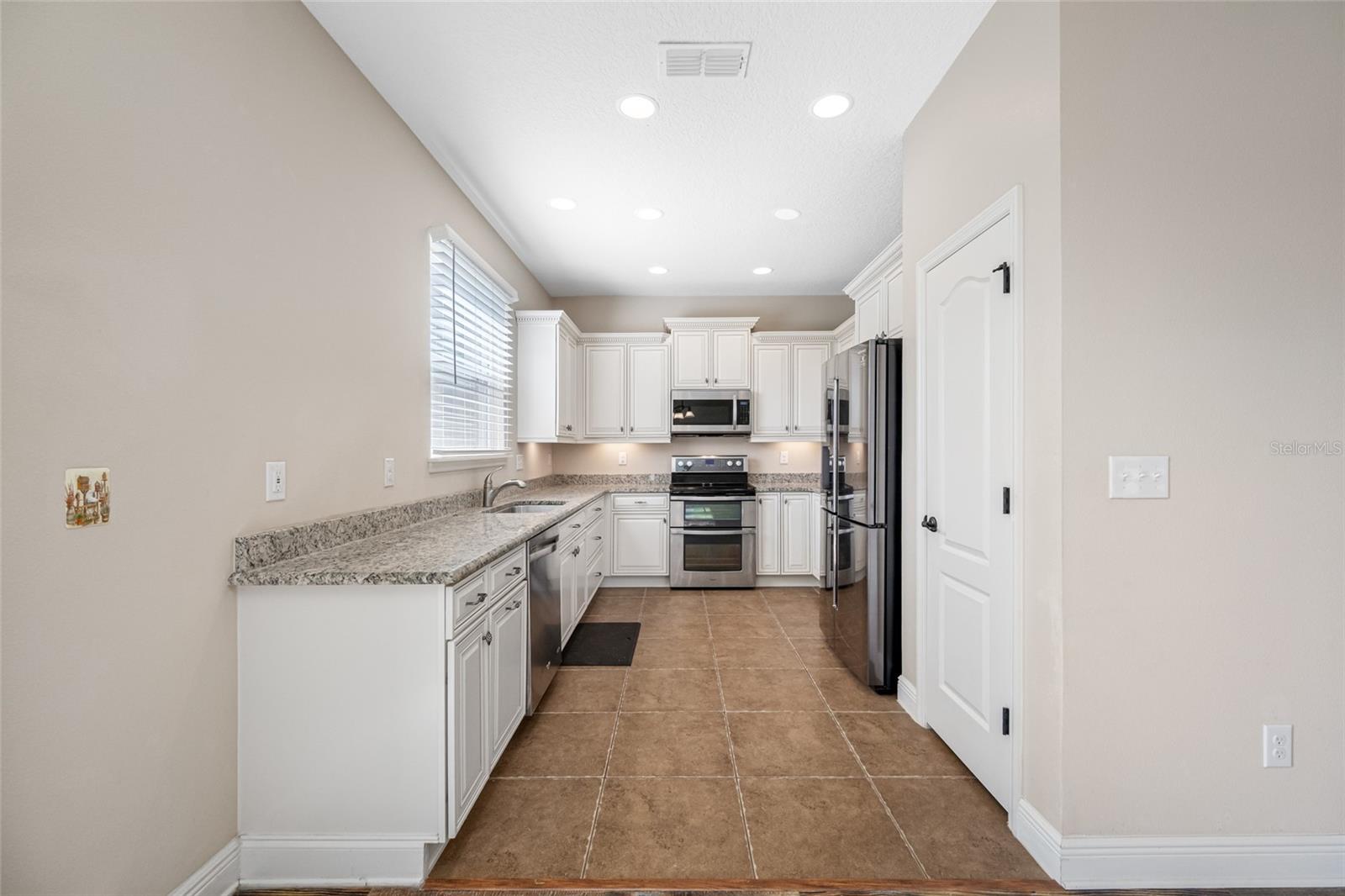 4943 GRAND OAK CIR