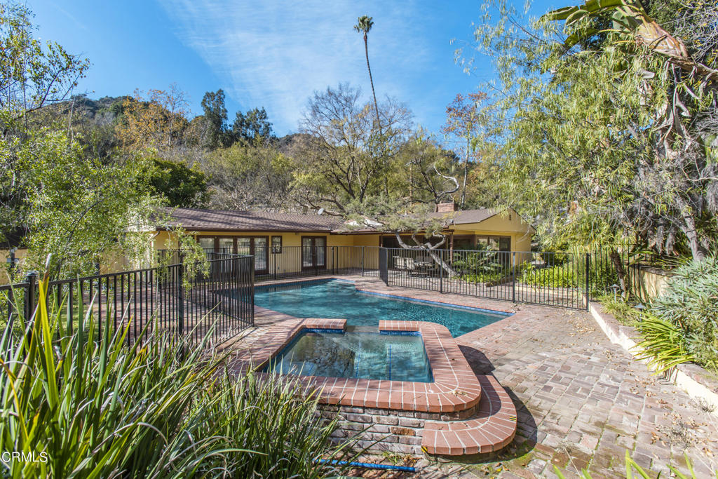 2500 Benedict Canyon Drive