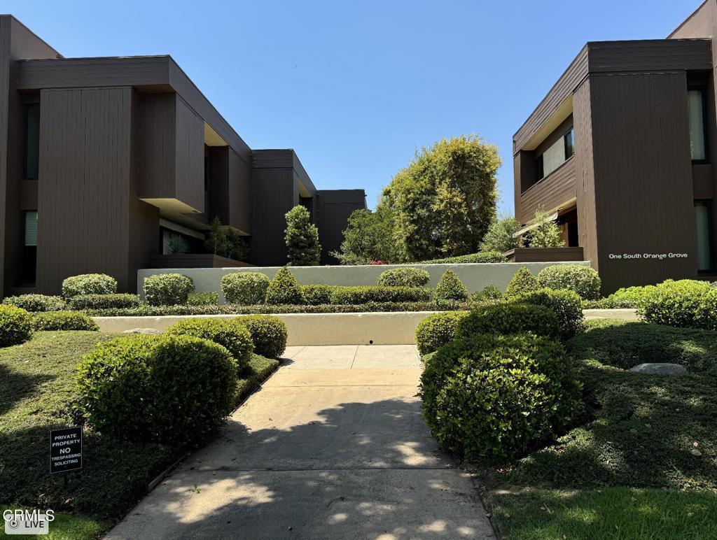 1 S Orange Grove Blvd. Boulevard 12