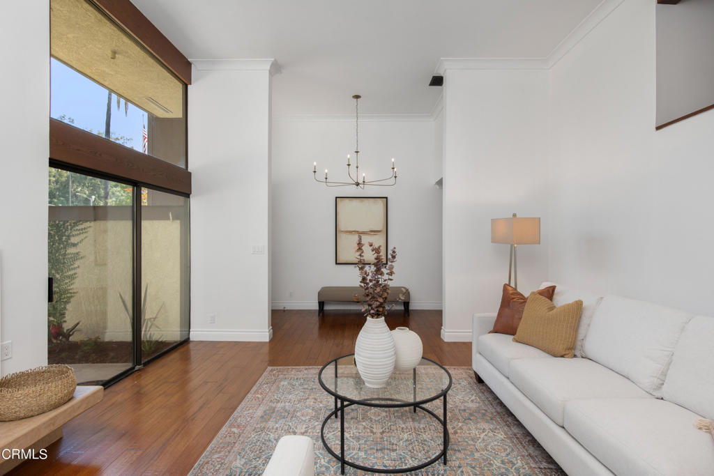 1 S Orange Grove Blvd. Boulevard 12