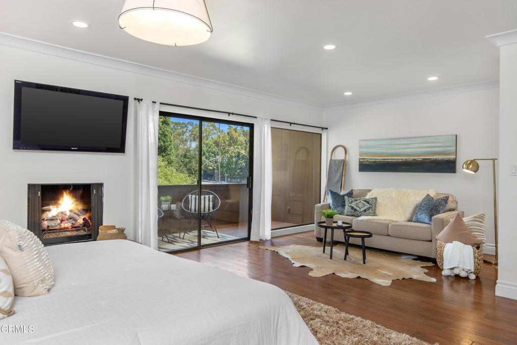 1 S Orange Grove Blvd. Boulevard 12