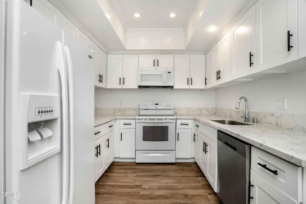 440 Veteran Avenue 202