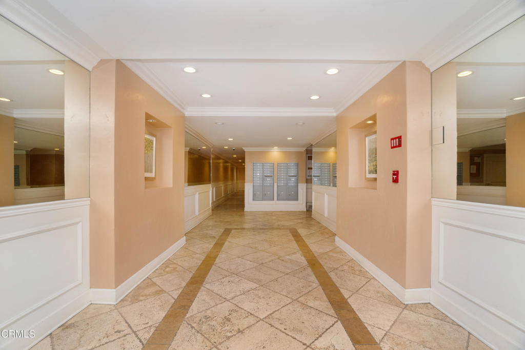 440 Veteran Avenue 202