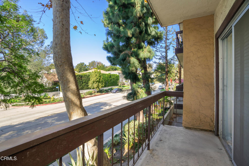 440 Veteran Avenue 202