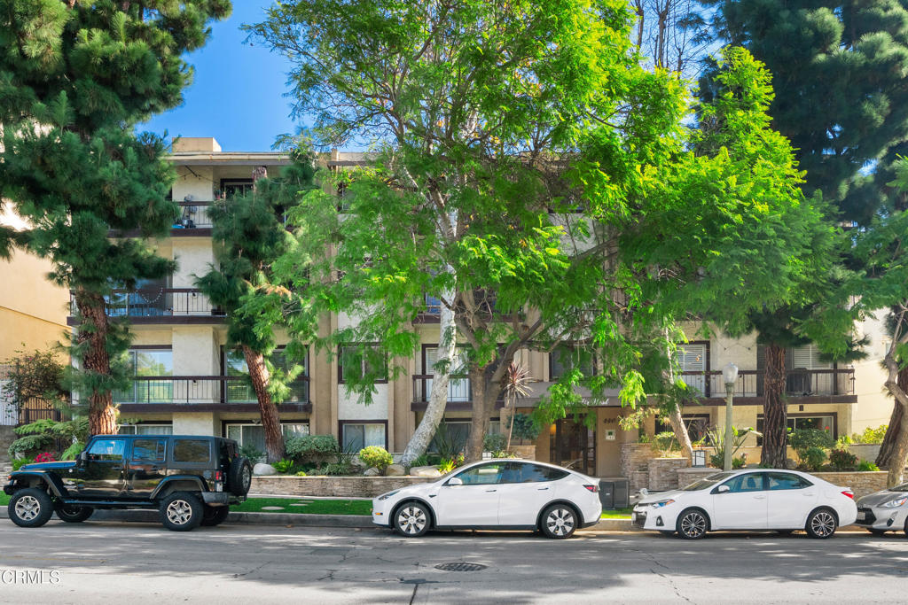 440 Veteran Avenue 202