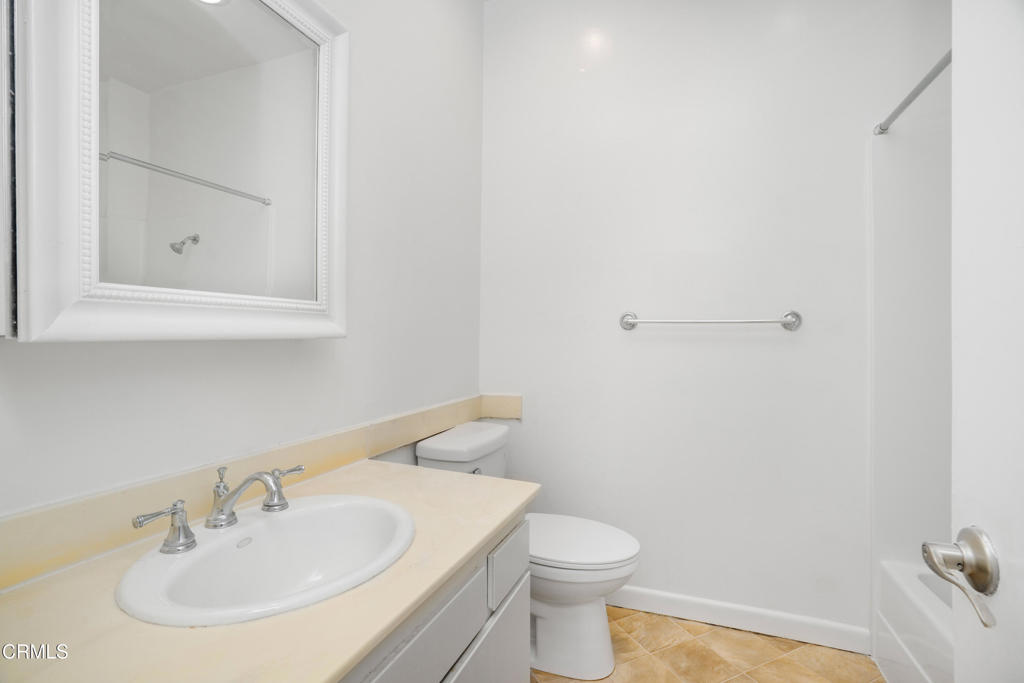 440 Veteran Avenue 202