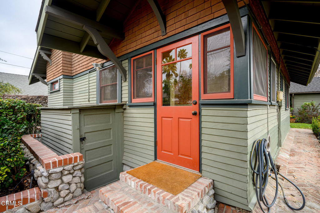 845 847 S Los Robles Avenue