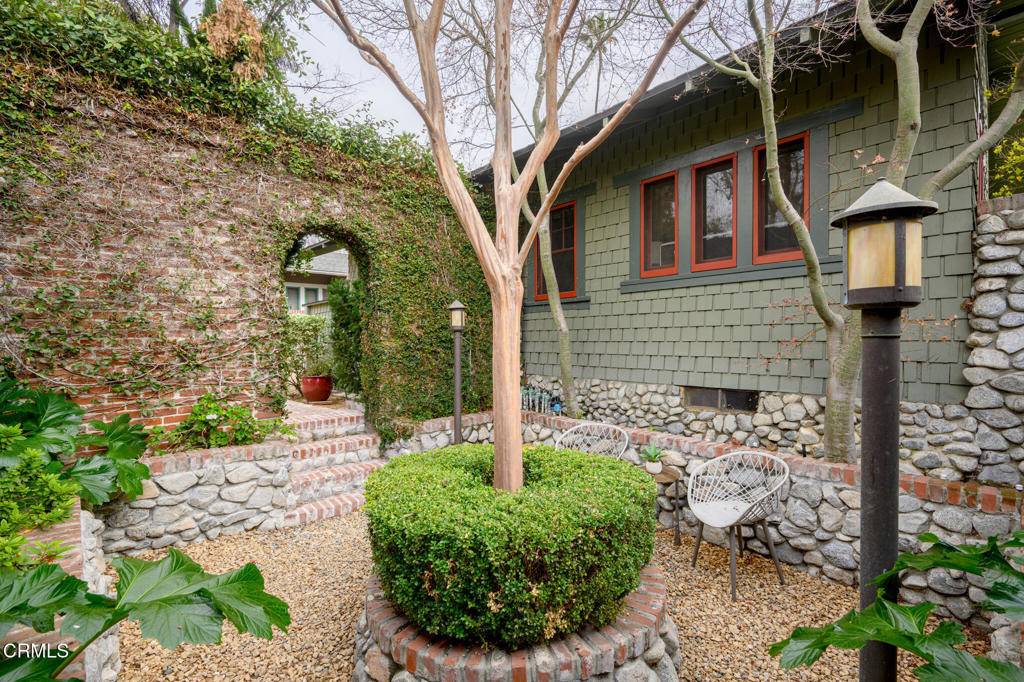 845 847 S Los Robles Avenue