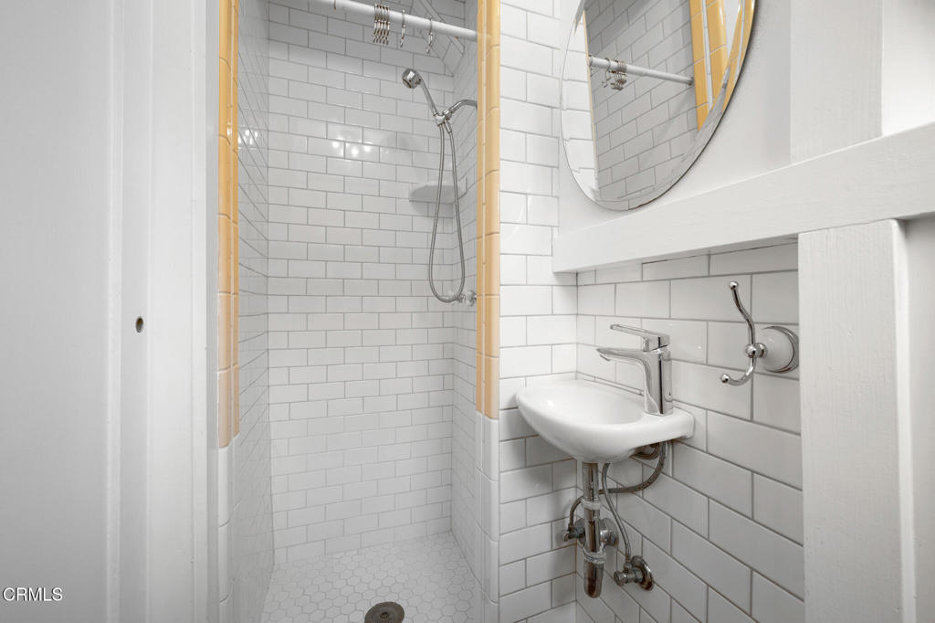 845 847 S Los Robles Avenue