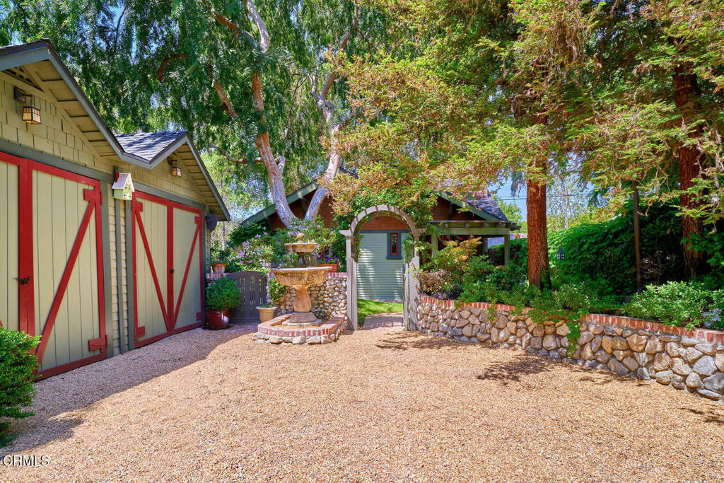 845 847 S Los Robles Avenue