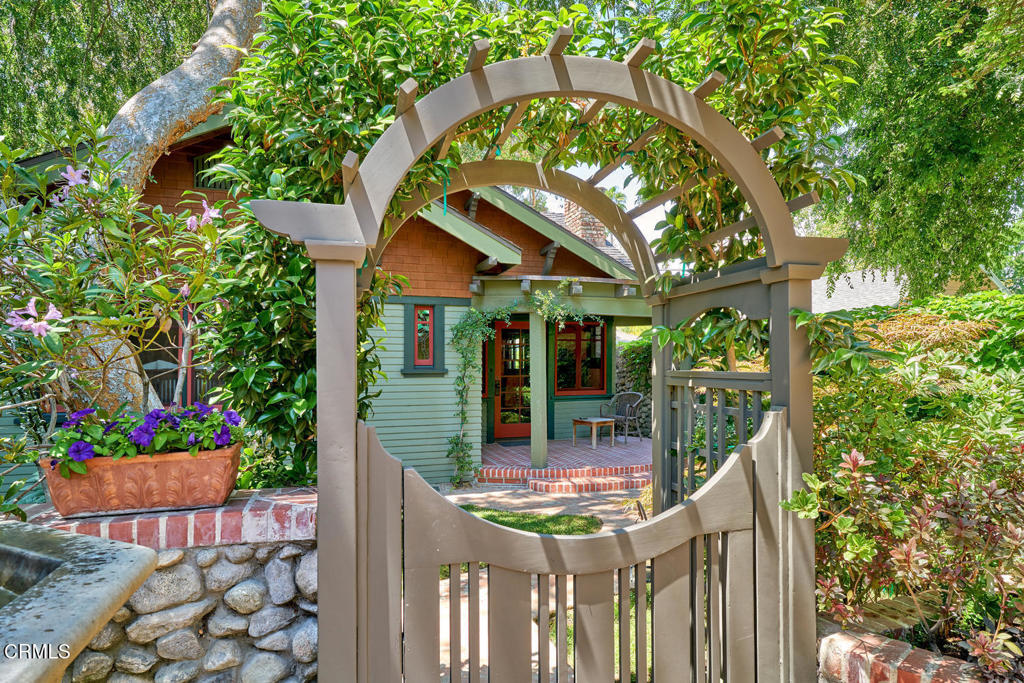 845 847 S Los Robles Avenue