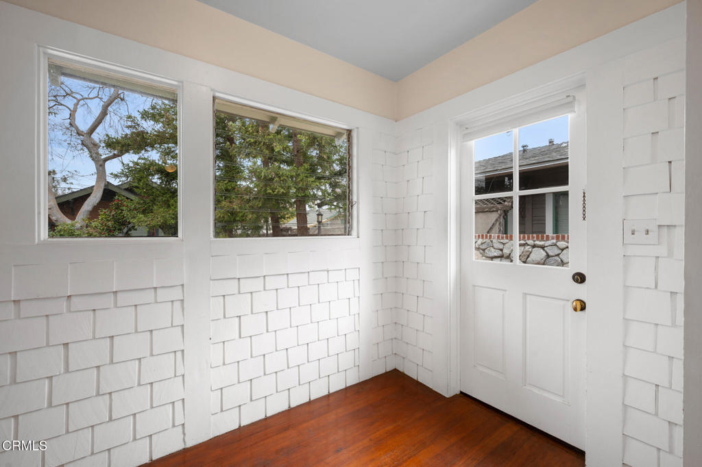 845 847 S Los Robles Avenue