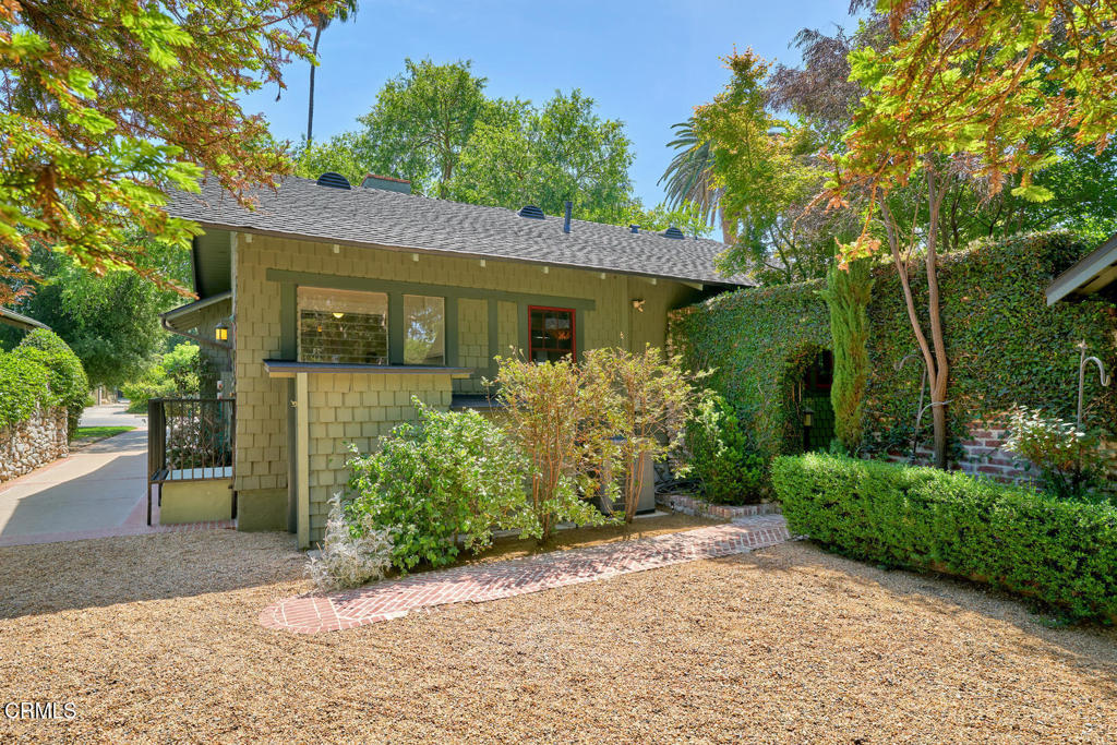 845 847 S Los Robles Avenue