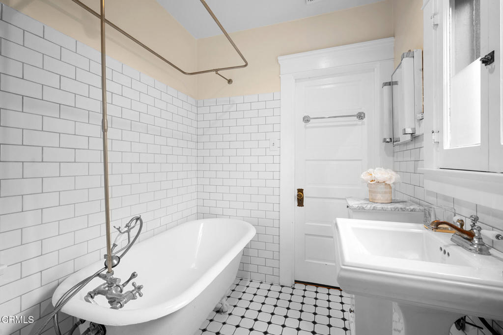 845 847 S Los Robles Avenue