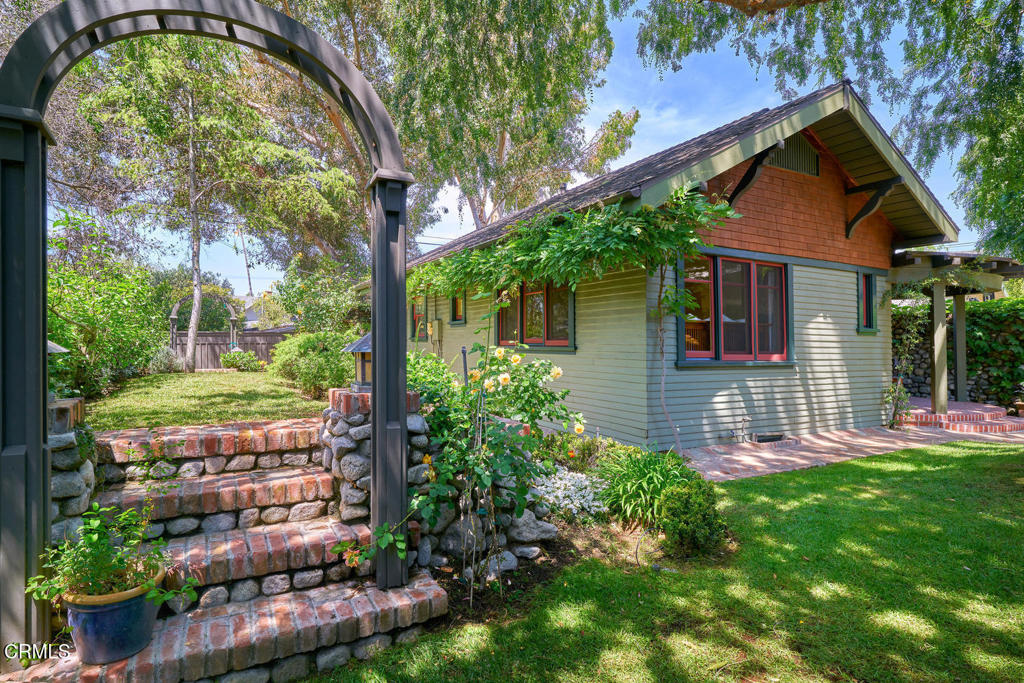 845 847 S Los Robles Avenue