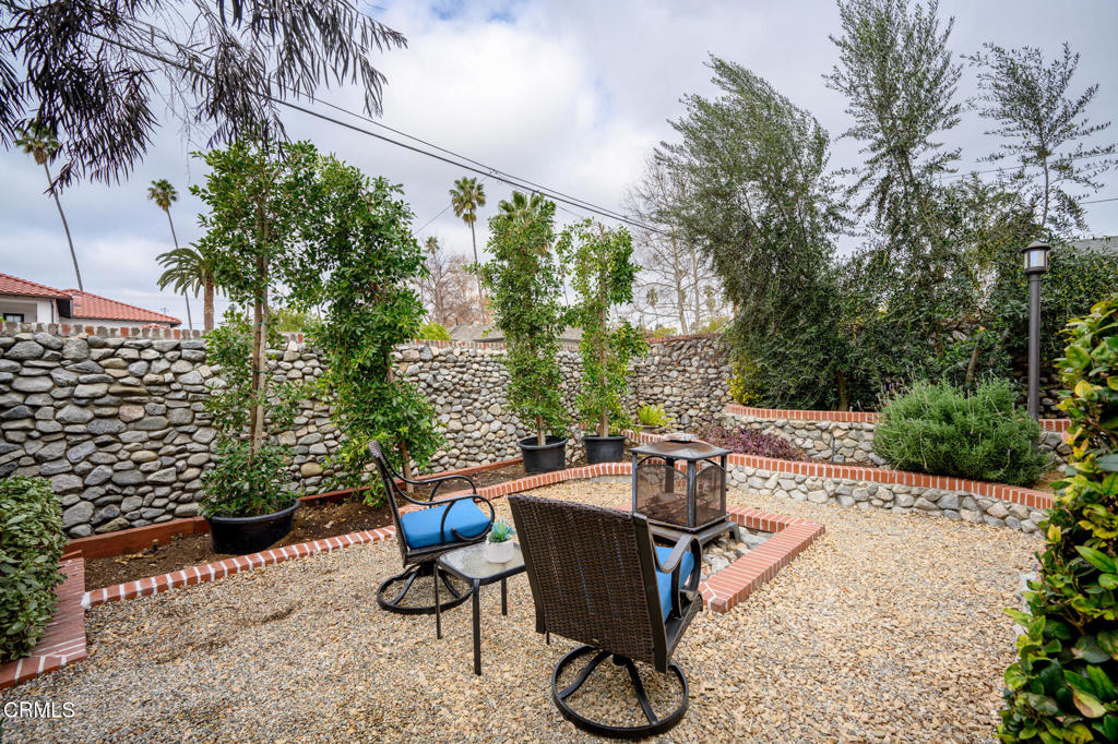 845 847 S Los Robles Avenue