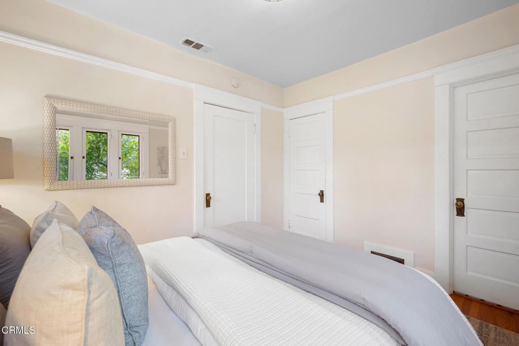 845 847 S Los Robles Avenue